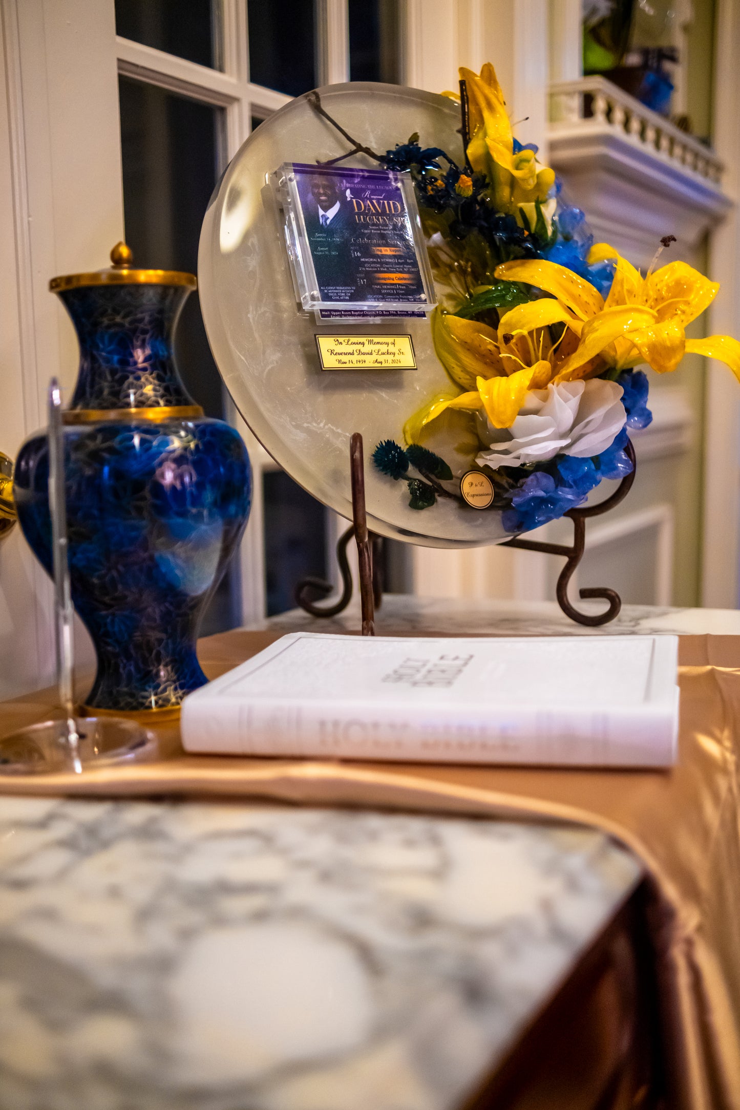 Decor-Looks w/picture insert Cherish Thoughts