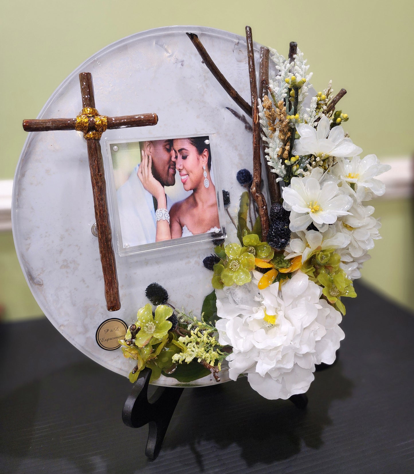 Aa- In Loving Memory for all occasions w/picture insert White Flower and Daisies