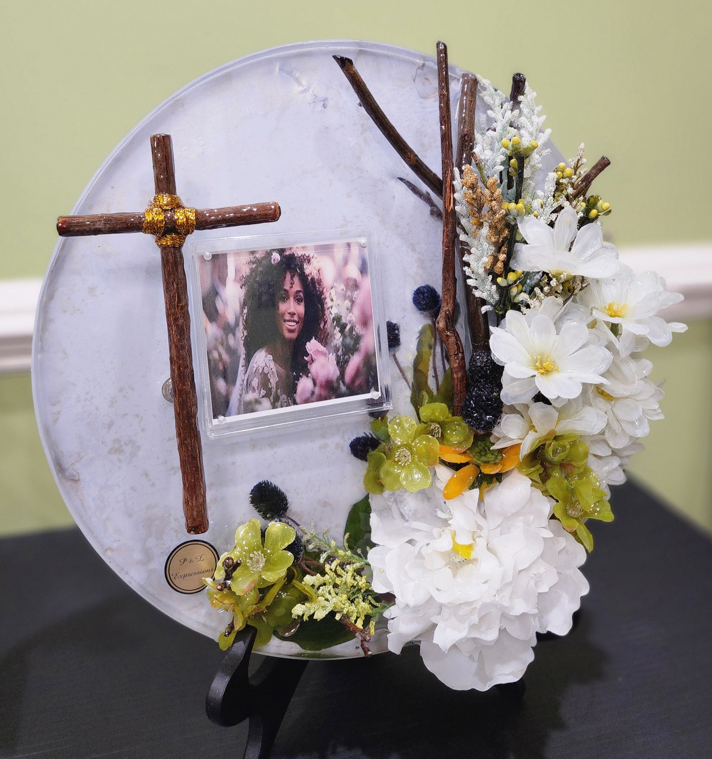 Aa- In Loving Memory for all occasions w/picture insert White Flower and Daisies